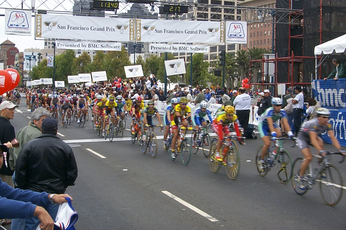 The main field of riders after the first lap of 15.