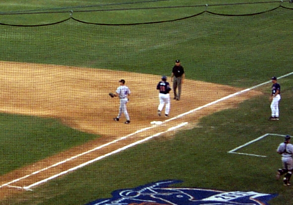 TONY GWYNN'S BID TO GET ON BASE IN THE NINTH INNING.