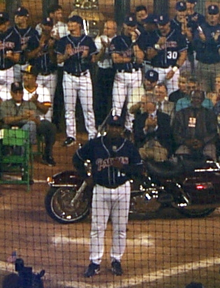 Tony's farewell to the Padres fans. 60,103 fans on hand for his last game.